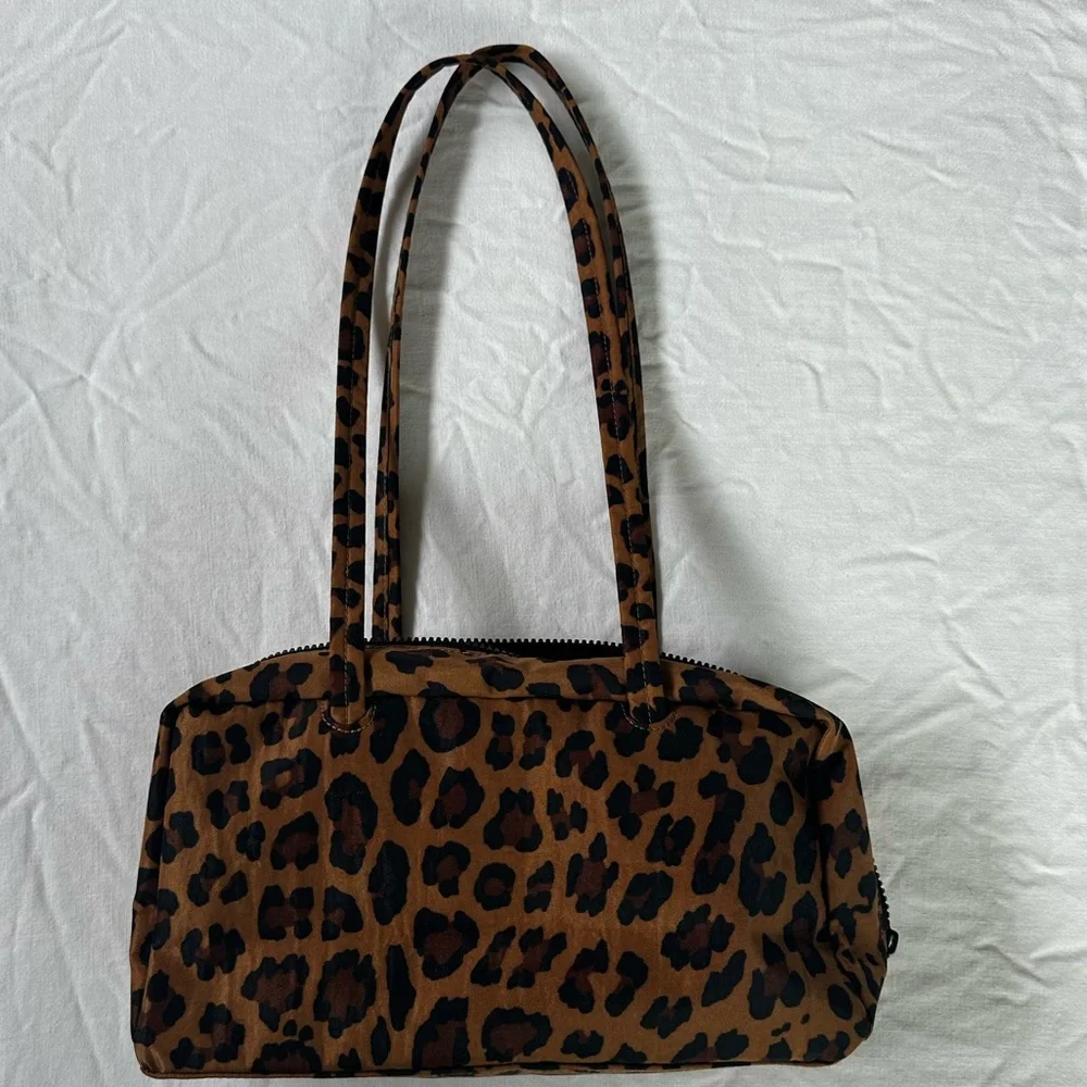 BAGGU Leopard Print Bowler Bag regular size, slight interior discoloration - Picture 2 of 8